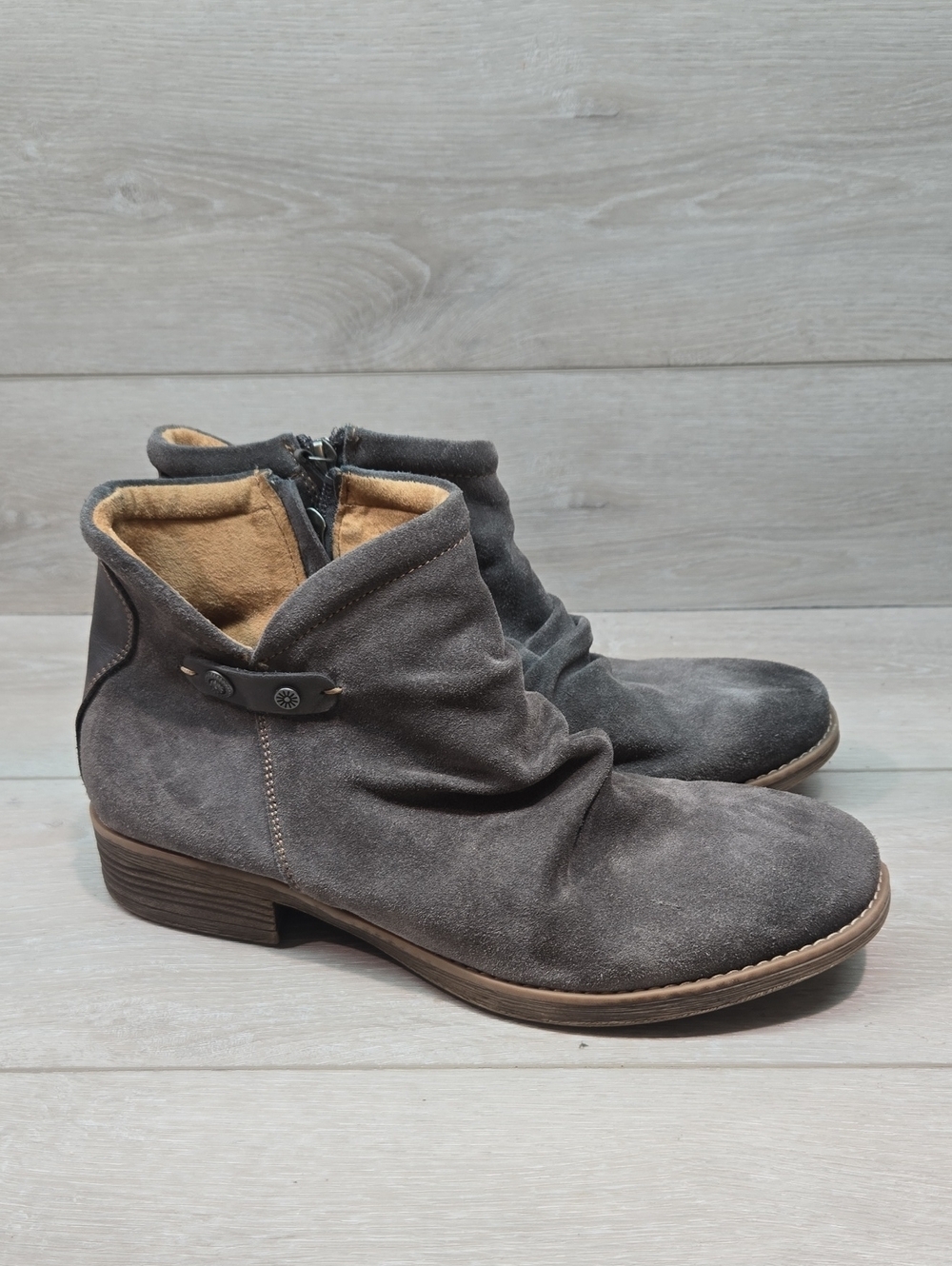 Comfortiva Women's Gray Suede Pillow Memory Foam Ankle Boots Shoes Sz 10W
